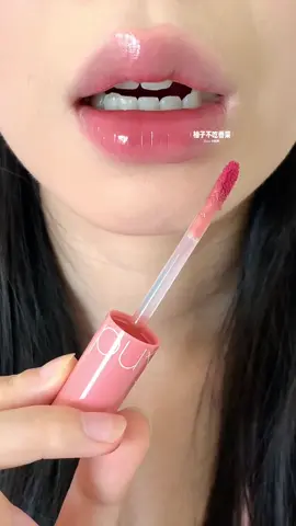 Màu 36 đẹp mê 😍 #crexiaohongshu #lipstick #sonmoi #romandjuicylastingtint36 #swatchson #swatches #BeautyTok #fyp #viral #xuhuong #trending 