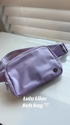 new @lululemon everywhere belt bag! 💜 #everywherebeltbag #lulu #lululemon #lululemonhauls #beltbag #unboxing #aesthetic #lilac 