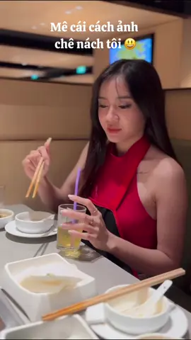 Mê cái cách ảnh chê cái ná.ch toi 😃 