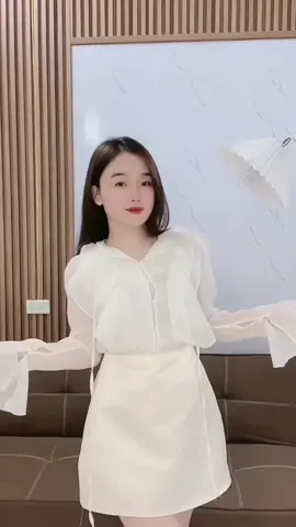 Cơ hội sở hữu sản phẩm Set Áo Sơ Mi Voan Bèo + Chân Váy Tafta Chữ A Có Quần Trong, Váy Dự Tiệc Sang Chảnh Dáng Tiểu Thư được giảm 50%! Chỉ còn ₫59.900 - ₫109.900. Mua ngay trên Shopee! https://shope.ee/6KiONbEGiU