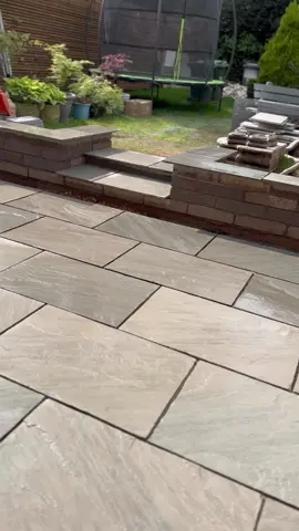 Ripping down sandstone for coping stones and steps ⚒️ #landscaping #landscapinglife #landscapersoftiktok #construction #foryou #garden #pavingtheway #groundworks 