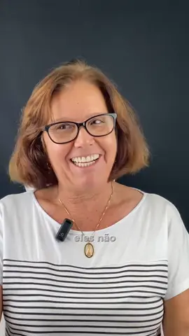 Dona Teresa usava uma dentadura antiga e imperfeita, ela enfrentava dores diárias, limitações na alimentação e vergonha ao sorrir.  Mas tudo mudou quando decidiu nos visitar. Agora, com um sorriso novo e confiante, Dona Teresa não esconde mais sua alegria e pode saborear todos os seus pratos favoritos sem restrições 😁✨ #novosorriso #tchaudentadura #autoestima #mae #diadasmaes #presente #transformação