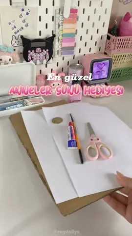 “Anneler Günü” için hediye fikri geldi😍 Biricik annelerimize emek vererek yaptığımız bir el yapımı hediye kadar güzeli yok💖 akrilik boya kullandım🦋 Şimdiden tüm annelerimizin Anneler Günü kutlu olsun🫶 #annelergünü #annelergünühediyesi #hediyefikirleri #kendinyap #annelergünüfikirleri 