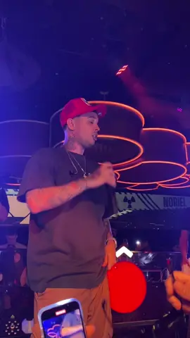 Una me mata con la mirada y la otra con su voz. @Noriel Danger @Bad Bunny  #delas2 #badbunny #Noriel #TrapCapos #fyp #parati 