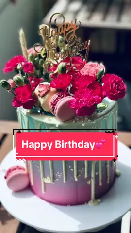 Versteckte Cheescake-Platte:  Für 3 Platten beim 18 cm Durchmesser! *750g Frischkäse *240g Zucker *etwas Vanillenaroma *Prise Zimt *60g Mehl *180ml Schlagsahne *3 Eier Frischkäse mit Zucker, Vanille und Zimt cremig rühren. Mehl hinzufügen umrühren. Sahne und die Eier ebenfalls hinzufügen und nochmal gut umrühren.  3 Springformen vorbereiten und bei 180 grad so lange backen bis der Cheescake nicht mehr klebt. Es dauert!! Für die Heidelbeersoße:  *510g Heidelbeeren *67,5g Zucker *22,5g Stärke *4,5 EL Wasser Heidelbeeren mit dem Zucker aufkochen. Stärke mit dem Wasser umrühren und in die heisse soße giessen, eindicken.  Beim Fragen einfach schreiben 💕💕💕 Eure Kitti☺️ #capcut #cakes #caketok #cakeart #Recipe #rezepte #rezeptideen #cheescake #cheese #hashtag #fy #fypシ #fyp #nofilter #nowords #happy #birthday #birthdaycake #birthdayparty #cake #caker #baker #tiktok #howto #tutorial #tutorials #tiktokviral 