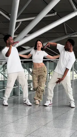 your fave trio back with some amapiano 🫶🏻 @GodTwins #dance #fyp #dancechallenge #amapiano #amapianodance #stuttgart #viral #godtwins 