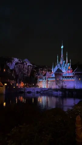 🎡🎢🎠❄️ #frozen #frozeneverafter #disneyland #disneylandhongkong #hongkong #hongkongdisneyland #disney #intotheunknown #letitgo #เอลซ่า #fypシ゚viral #fypage 