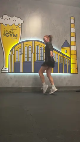 Hooligang on jumprope Have a nice weekend 😜🤛💪 #jumprope #skippingrope #footwork #dance #friday #hooligans #hooligangirl #skakanka#justgymtychy #justgym #olgajumps 