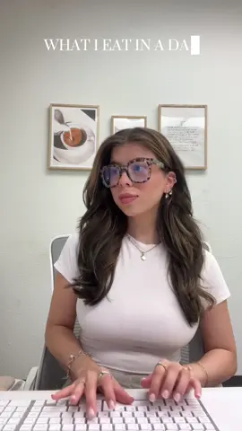 Full day of eats at work 🤍 #food #foodies #whatieatinaday #healthy #healthyrecipes #asmr #asmrsounds #office #officelife #Vlog #satisfying 