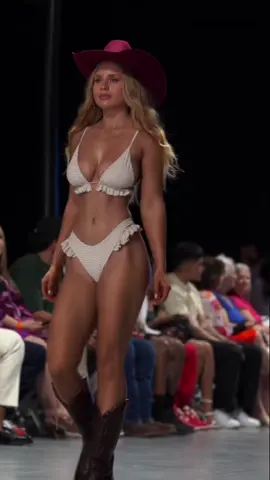 #fyp #cowgirl #cowgirlboots #nashvillemodel #runwaywalk #Runway 