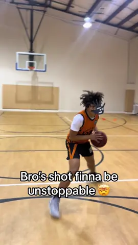 Imagine if yku could make shots with a hand in your face 😮‍💨 #hoop #hoops #hooper #hoopers #fyp