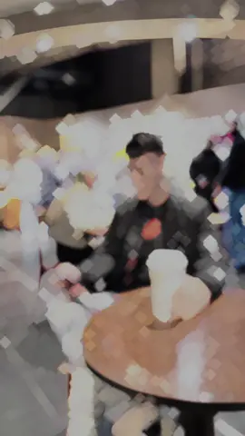 Chỉ sợ ko có đường để đi, chứ ngại gì để bước tiếp. Sinh ra trong cơn bão, ngại gì mất hạt mưa…