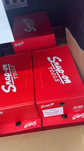 my #snapon is better than yours 😮‍💨😮‍💨 #heydudes #wiggysgarage #mechaniclife #dieselmechanic 