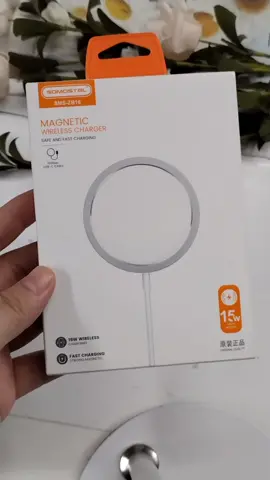 Do you believe it’s magnetic?😎 #CapCut #somostel #wireless #magnetic #charger #fastcharging #metal