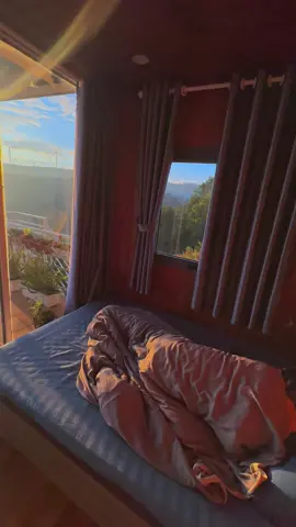 Đặt phòng view săn mây nhưng trời lạnh ngủ ngon quá dậy ko nổi 🙃🙃 #dalat #hiennhacomay #sanmaydalat #homestaydalat 