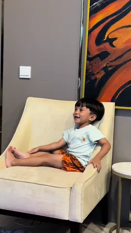 Langsung senyum2 pas liat dirinya di tv 🤭  #rubyfain #transtv #insert 