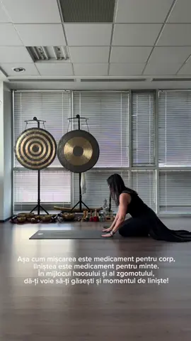Așa cum mișcarea este medicament pentru corp, liniștea este medicament pentru minte. În mijlocul haosului și al zgomotului, dă-ți voie să-ți găsești și momentul de liniște! #yoga #yogateacher #yogaworkout #6thsense #yogastudio #6thsenseyogastudio #madalinamanescu 