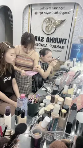 Lớp học makeup cá nhân tại học viện Thương Sara Makeup Academy 💄#Makeupcánhân #ThươngSara #đạithượngđạiđồngtiêndubắcninh 