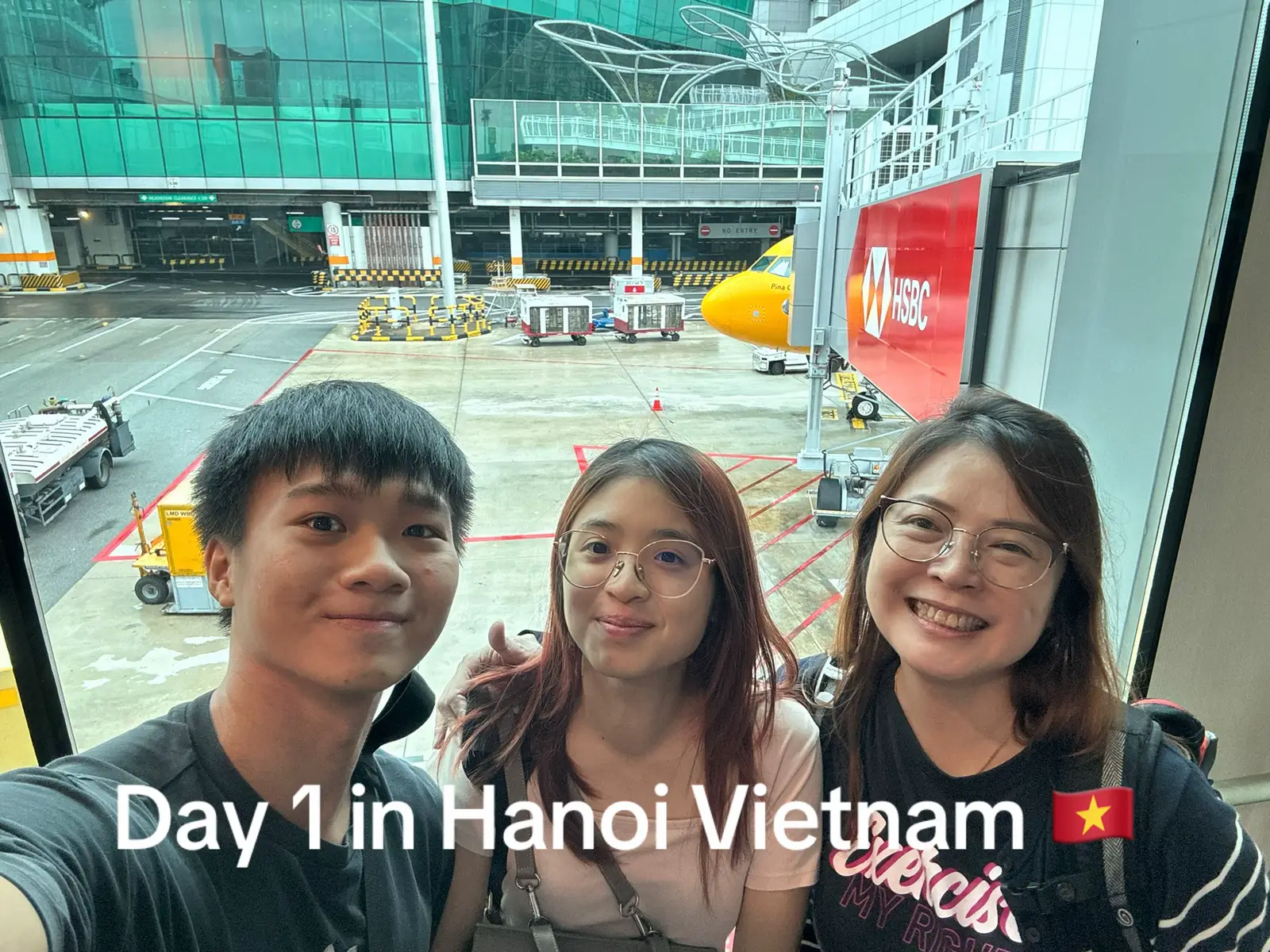 Our first day in Hanoi vietnam slay 🔥 @chan.chan.chan.chan @kiatchinlee  #hanoi #vietnam 
