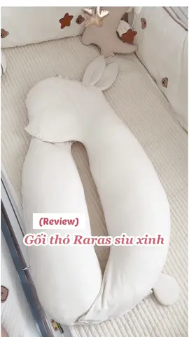 @Em Xoài Nhà Rosie rất mê em gối 🐰 Raras này í 🫶🏻 Em ngủ ngon giấc còn mẹ nhàn hơn, có thêm thời gian làm việc khác. Tui ưng ạ!!! #littlerosie #nharosie #baby #cute #Home #Home #unbox #xuhuong #review 