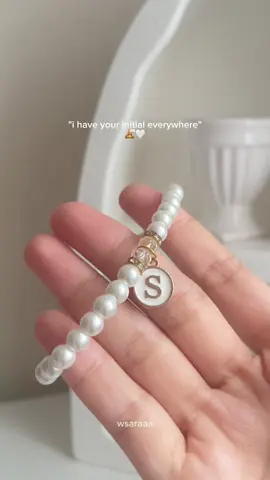 Cutest bracelet ever! 🤍 #bracelet #pearlbracelet #gelang #giftideas 