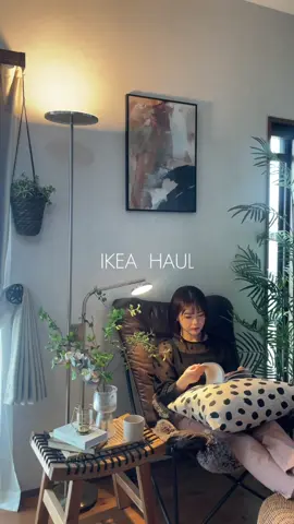 前回投稿した5月のIKEAお得品の中から ポチッとしたIKEA購入品を紹介します🙋‍♀️ (GWの10%OFFが背中押してくれた🤍) . . ISJAKT LEDフロアアップライト ¥12.999 ODDNY クッションカバー ¥499 . 180㎝の照明