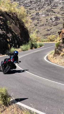 The best of both worlds with the #MXR! 🔥 #MakeLifeARide #M1000XR #NeverStopChallenging #BMWMotorrad