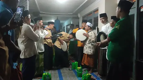 Allahummah solli ala Muhammad 🤲 #hadrahsumenep #fypシ #hadrahalanshor #maduraviral #hadraklasik #sumenephitz #sholawatviral #ilhamfirdaus 