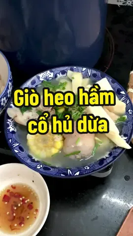 Cơm chiều hôm nay có nồi canh giò heo hầm cổ hủ dừa ngọt ngay luôn #ăncungtiktok #monngontainha #comnha #utnhivungtau #dailyvlog #xuhuong 