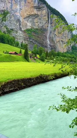 Switzerland vs Maldives🇨🇭🇲🇻 #switzerland #maldives #switzerlandnature #maldivas #beautifuldestinations #swissbeautiful #sisiswiss #swiss 