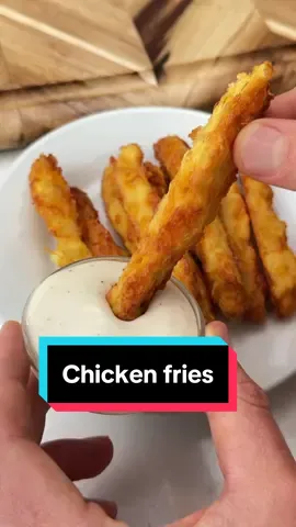 Say “YUM” if you would eat these Chicken Fries 🐔🍟😋 How to make them: Mix 1 cup of finely shredded chicken with 1 cup of cheddar, an egg and seasonings of choice.  Shape into fries on a parchment lined baking sheet and bake @ 400F for 20 mins. Take them out & enjoy! Pro tip: Adding 1/2 tsp baking powder makes them a bit fluffier.  I don’t know how to explain it but these taste AMAZING! Legit just like Burger King chicken fries 🙌