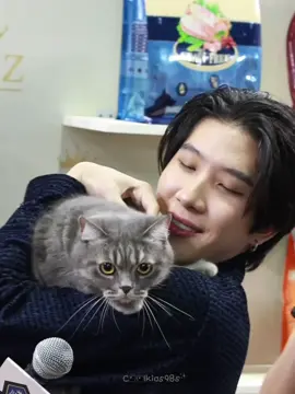 ข้าวตังกับแมวของเขา ( พี่ม่อนโถว ) 🐱🤍 ดีใจทีาได้เจอค้าบบบ 😸🫶🏻✨ @myktnw  #BuzzxKhaotung  #khaotungg  #montowmeowmeow #khaotungthanawat  #ข้าวตังธนวัฒน์  