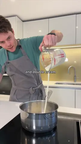 Chicken & Bacon Mac‘n’Cheese 🧀 - 200g Mascarpone 150g Macaroni 100g Double cream 50g Parmesan, freshly grated  50g Butter 2 Chicken filets, chopped up 4 Bacon rashers  Breadcrumbs & parsley  #EasyRecipe #tiktokfood #macandcheese #harrisonwebb 