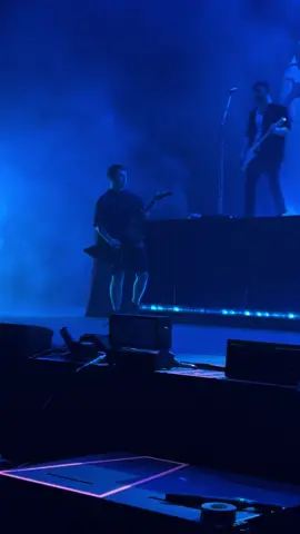 𝔚𝔢'𝔳𝔢 𝔟𝔢𝔢𝔫 𝔰𝔲𝔯𝔯𝔬𝔲𝔫𝔡𝔢𝔡 𝔟𝔶 𝔳𝔦𝔠𝔦𝔬𝔲𝔰 𝔠𝔶𝔠𝔩𝔢𝔰 @BRING ME THE HORIZON  #olisykes #bringmethehorizon #bmth #foryou #emo #scenekid #bringmethehorizonconcert #bringmethehorizonlive #lasvegas #foryoupage #concert #sempiternal 