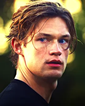 He is soooooooooooo #jamesbeaufort #jamesbeaufortedit #damianhardung #damianhardungedit #maxtonhalldieweltzwischenuns #maxtonhall #fyp #fypシ゚ #viral 