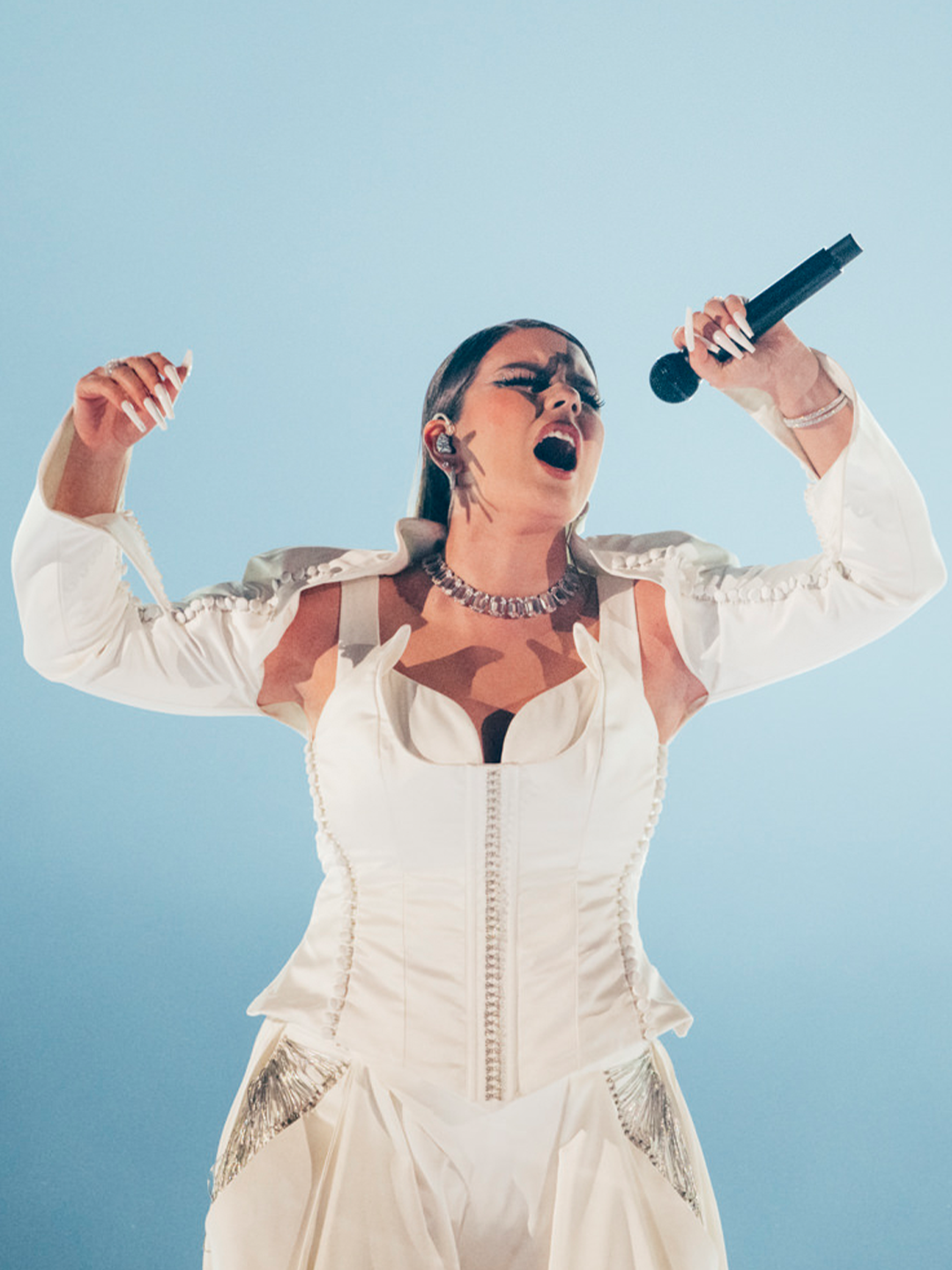 @iolandamusic_ with a striking performance of Grito for Portugal, making it all white on the night 🇵🇹 #Eurovision2024   📲 Cast your vote at esc.vot