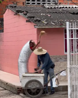 La pluma-cosquilla🤣🤣#broma #funnyvideos #funny 