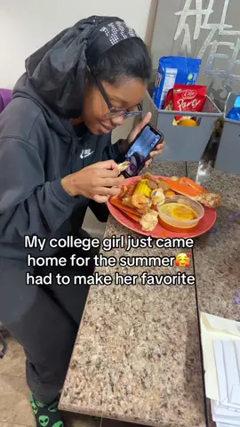 I live for that smile😍🤗 I missed my bookie