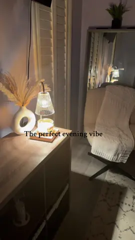This candle warmer sets the vibe everytime 🕯️ #tiktokshop #tiktokshopping #candle #candlewarmer #candlewarmerlamp #lamp #scents #aroma 