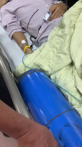 E ơi mới hôm trước e còn tỉnh táo như này hôm nay e đã về thế giới bên kia rồi . Làm sao c chấp nhận nổi ah e . C nhớ e lắm hoàn ah . Làm sao c vượt qua được đây e . C đau lắm hoàn ạ . C chết mất hoàn ạ . Hoàn ơi hoàn ơi hoàn😭#xuhuong @Ⓣⓗàⓝⓗ Đạⓣ🐰 