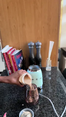Peanut butter bomb because Kauai be killing my pockets 😅#smoothie #highprotein #peanutbutter #healthyliving #healthylifestyle 