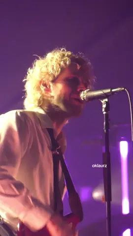 luke in amsterdam yesterday 11.05.24 🫶🏼 #lukehemmings #lukehemmingsvideos #whenfacingthethingsweturnawayfrom #nostalgiaforatimethatneverexisted 