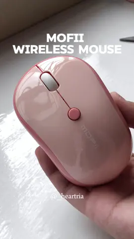 if u’re looking for a mouse that has no click sounds, wireless, cute, and minimalist looking, go for this oneee 😩 super nice! comes with other colors dinnn  #fyp #fypシ゚viral #foryou #mouse #mofii #mofiimouse #wirelessmouse #computermouse 