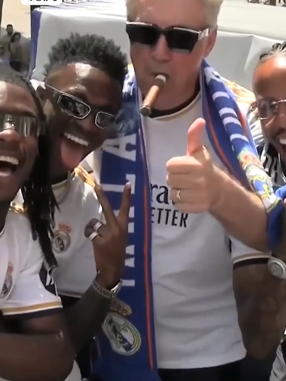 🤣🚬 ANCELOTTI a encore sorti le CIGARE ! Ce coach est une LÉGENDE ! #football #soccer #laliga #realmadrid #real #madrid #ancelotti #carloancelotti #vinicius #viniciusjunior #champion #champions #funny #viral #sport #sports #sportstiktok