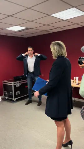 La politesse en politique, c’est important aussi.