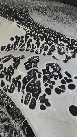 Who else find beads satisfying? 🤩 #detailing #cardetailing #detailersoftiktok #detailinglife #ceramiccoating #beads 