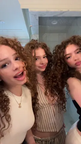 Hey its us @demitrakalogeras @eliana.kalogeras 