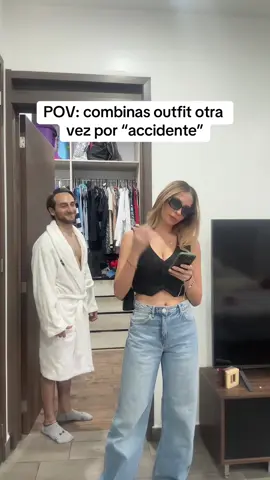 Siempre es “por accidente” 😅❤️ #dnacouple #parejas #outfit #couplestiktok 