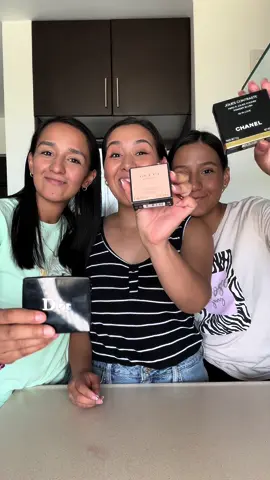Intercambio de maquillaje de marca entre hermanas ❤️🫢 #humor #bromas #viral #retos #juegos 