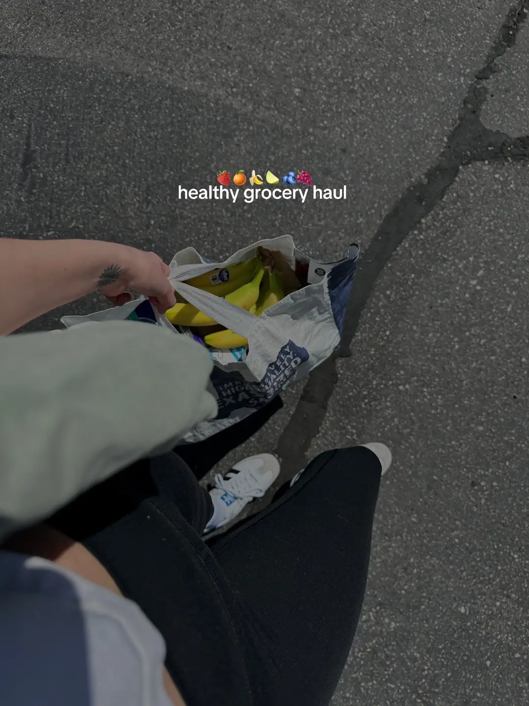 🍒🧅🍌🥕🍌🫑🥕🍌🥯🍇🥖🍎🥯